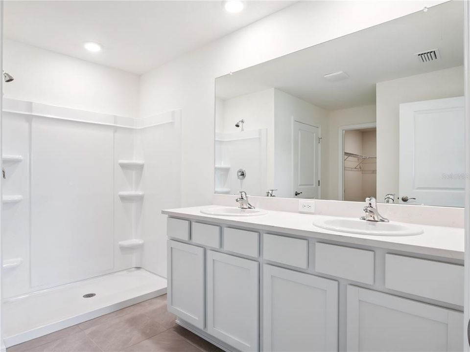For Rent: $2,250 (4 beds, 2 baths, 1827 Square Feet)