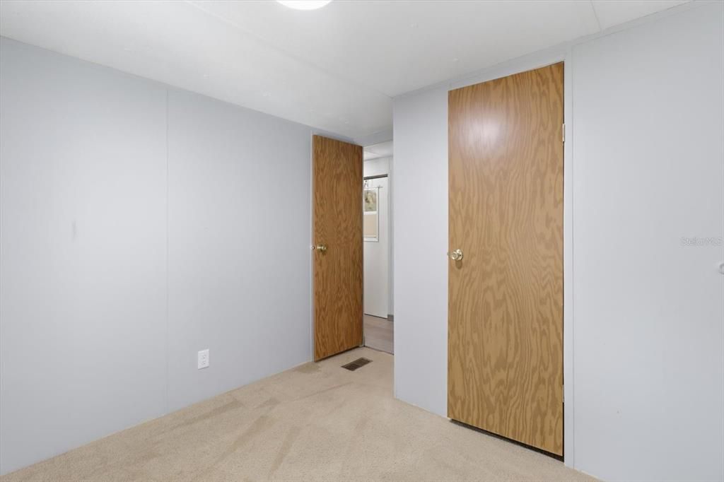 For Sale: $172,500 (2 beds, 1 baths, 934 Square Feet)