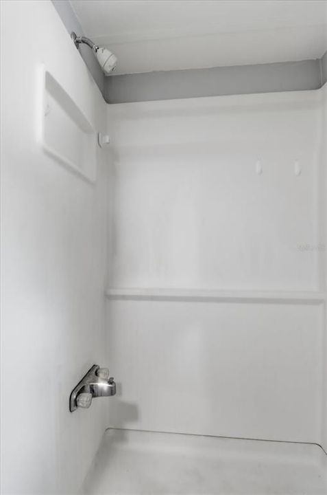 For Sale: $172,500 (2 beds, 1 baths, 934 Square Feet)