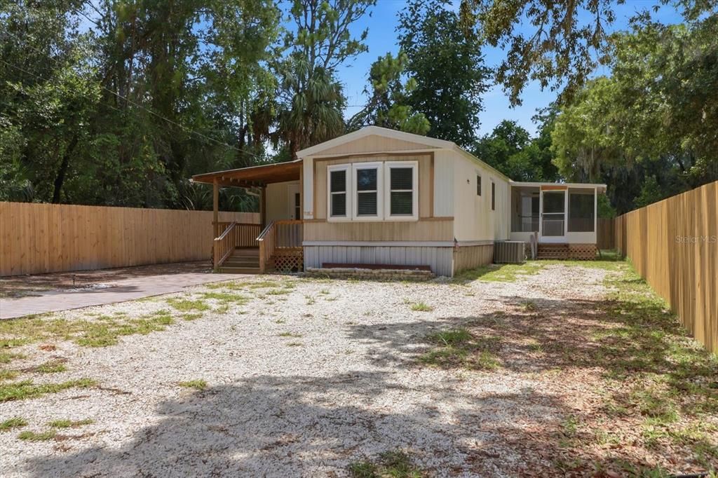 For Sale: $172,500 (2 beds, 1 baths, 934 Square Feet)