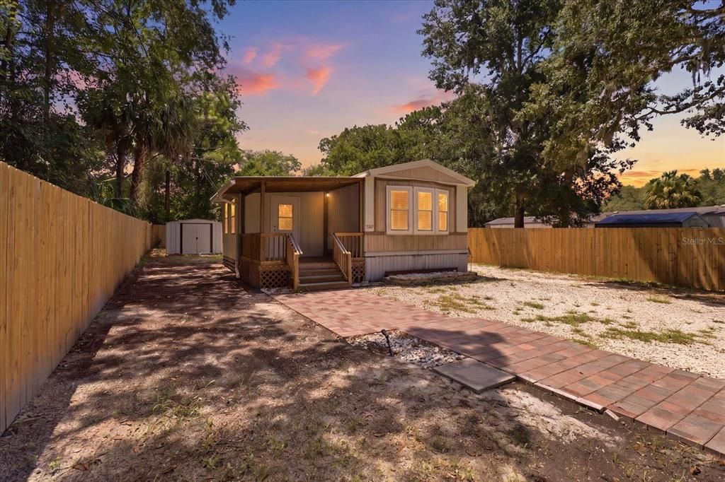 For Sale: $172,500 (2 beds, 1 baths, 934 Square Feet)