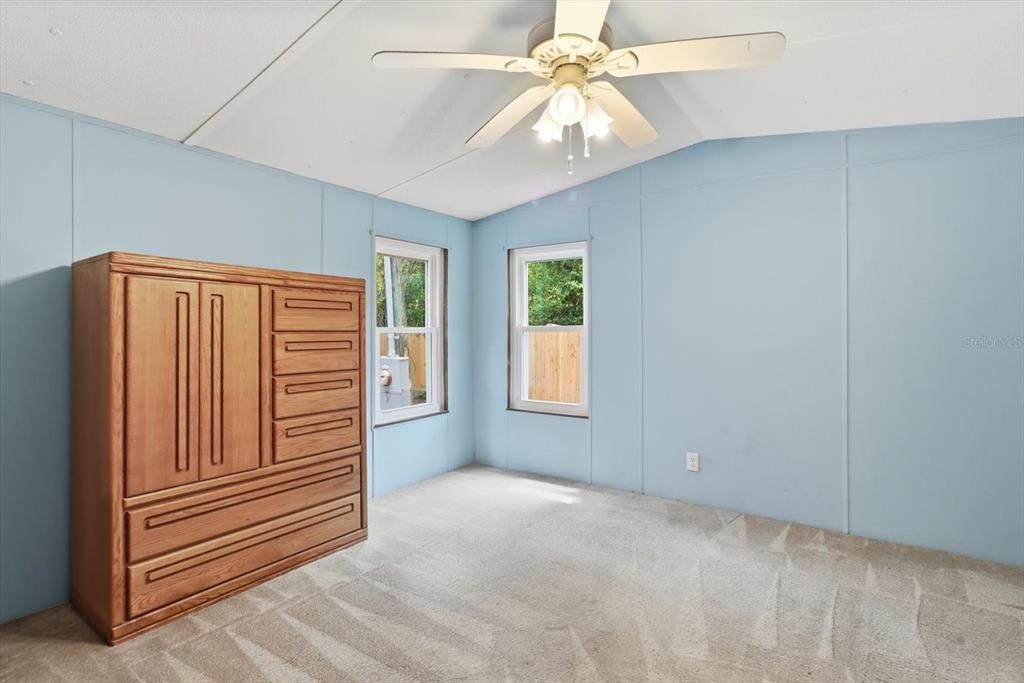 For Sale: $172,500 (2 beds, 1 baths, 934 Square Feet)