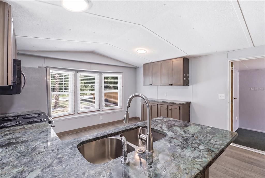 For Sale: $172,500 (2 beds, 1 baths, 934 Square Feet)