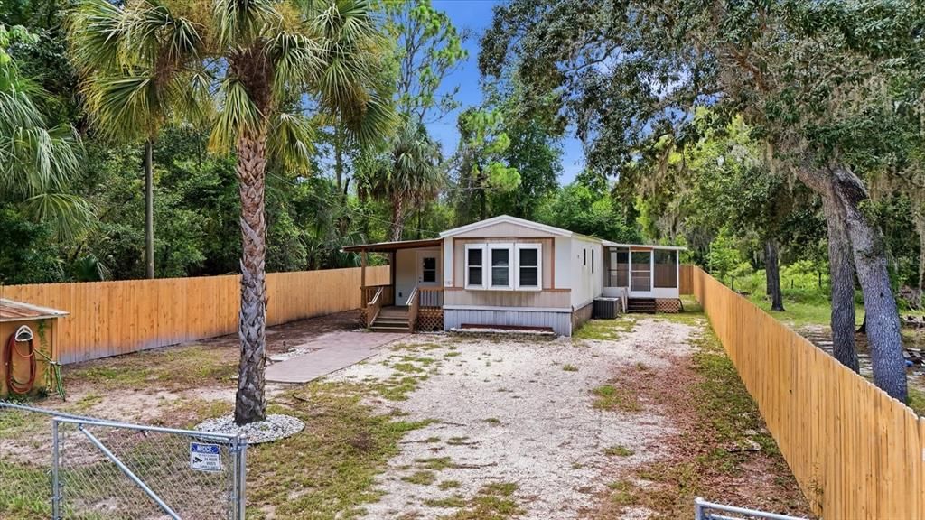 For Sale: $172,500 (2 beds, 1 baths, 934 Square Feet)