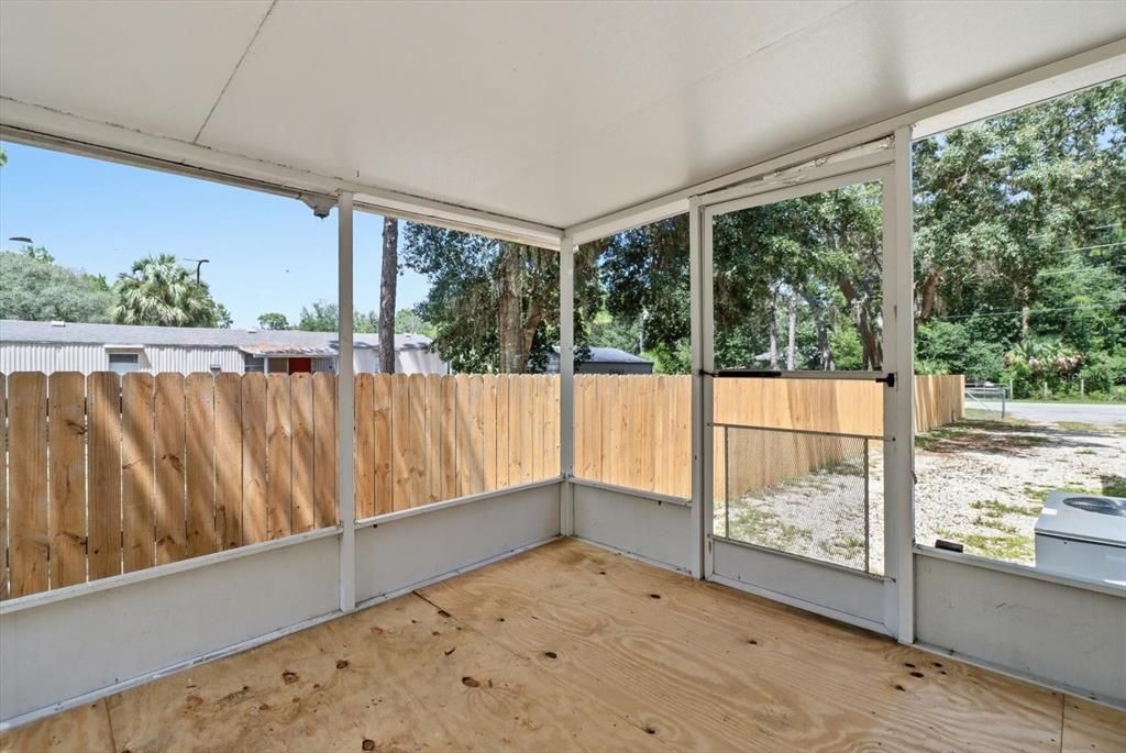For Sale: $172,500 (2 beds, 1 baths, 934 Square Feet)