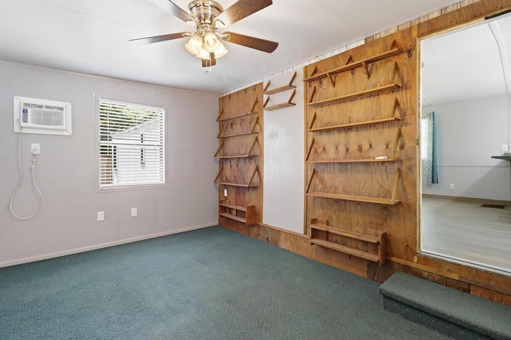 For Sale: $172,500 (2 beds, 1 baths, 934 Square Feet)