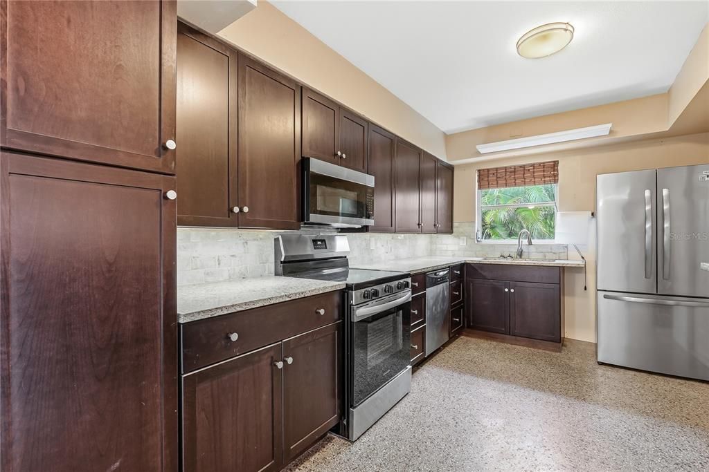 En Venta: $1,230,000 (3 camas, 2 baños, 1942 Pies cuadrados)