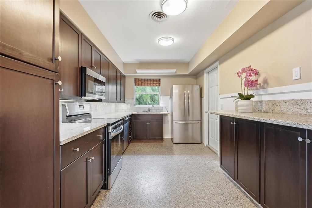 En Venta: $1,230,000 (3 camas, 2 baños, 1942 Pies cuadrados)