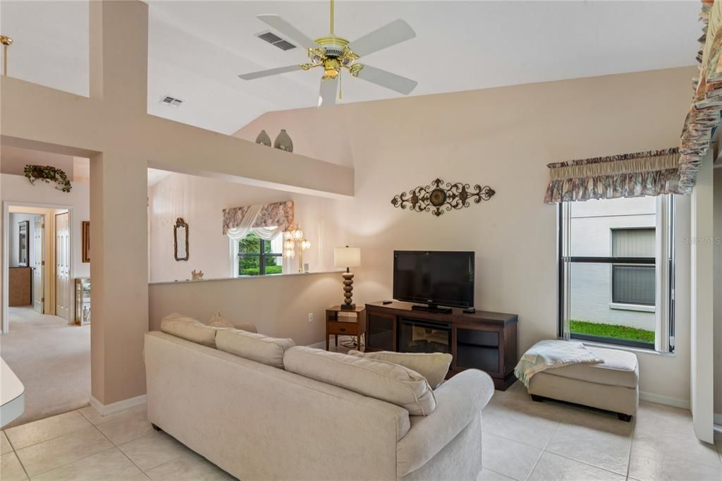 For Sale: $268,500 (2 beds, 2 baths, 1576 Square Feet)