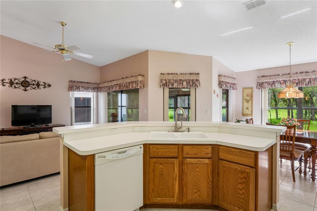 For Sale: $268,500 (2 beds, 2 baths, 1576 Square Feet)