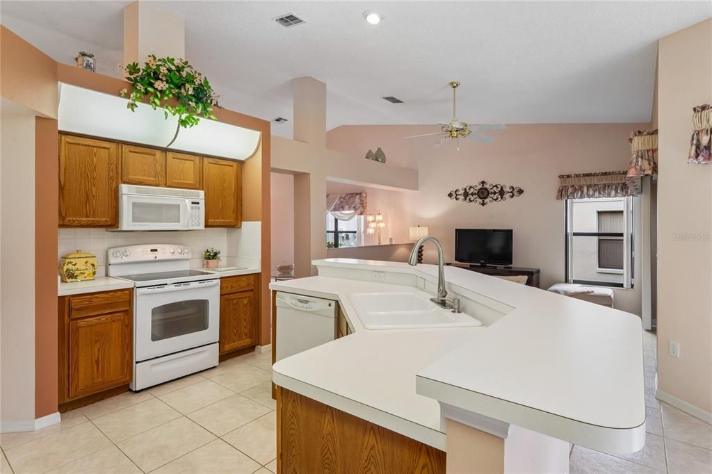 For Sale: $268,500 (2 beds, 2 baths, 1576 Square Feet)