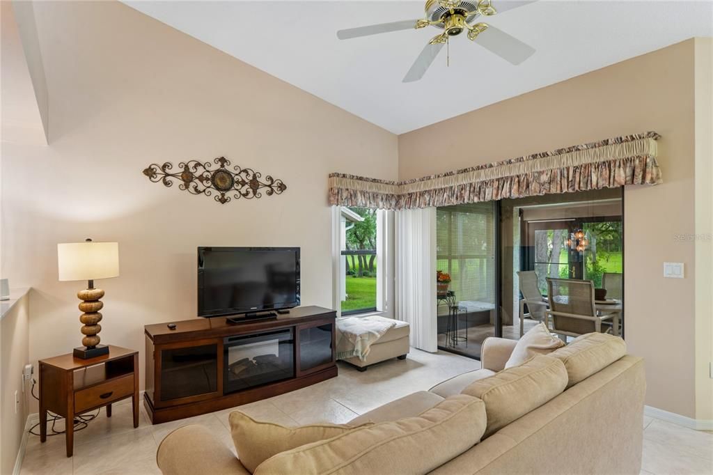 For Sale: $268,500 (2 beds, 2 baths, 1576 Square Feet)