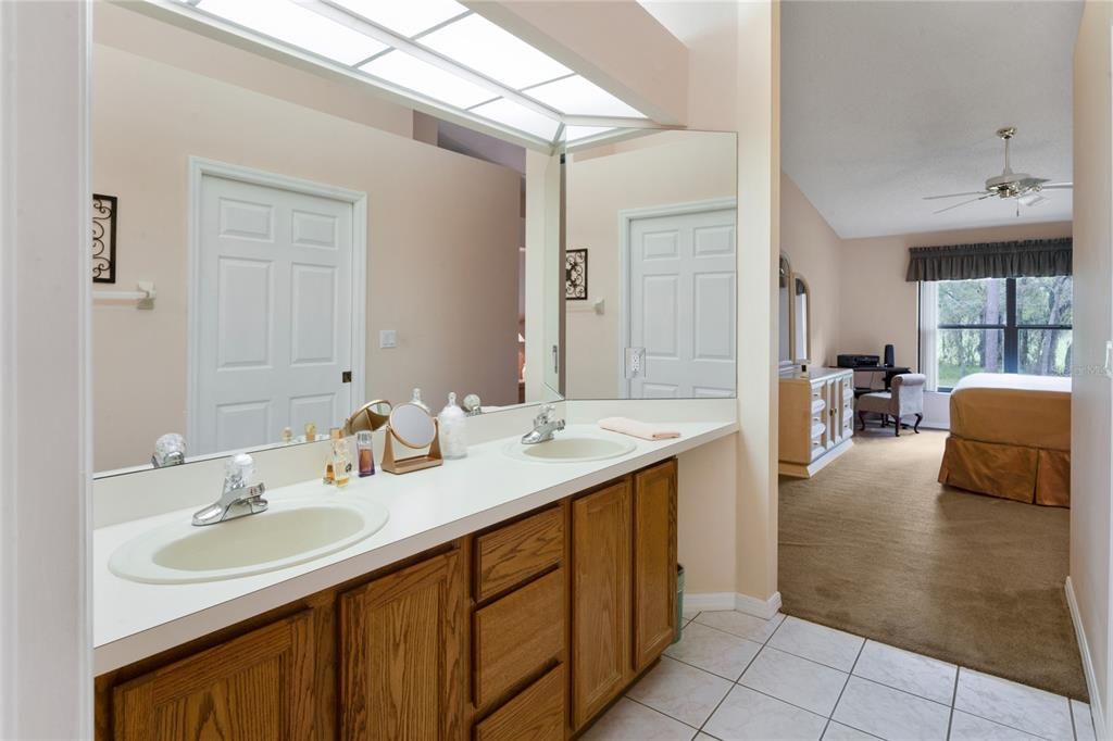 For Sale: $268,500 (2 beds, 2 baths, 1576 Square Feet)