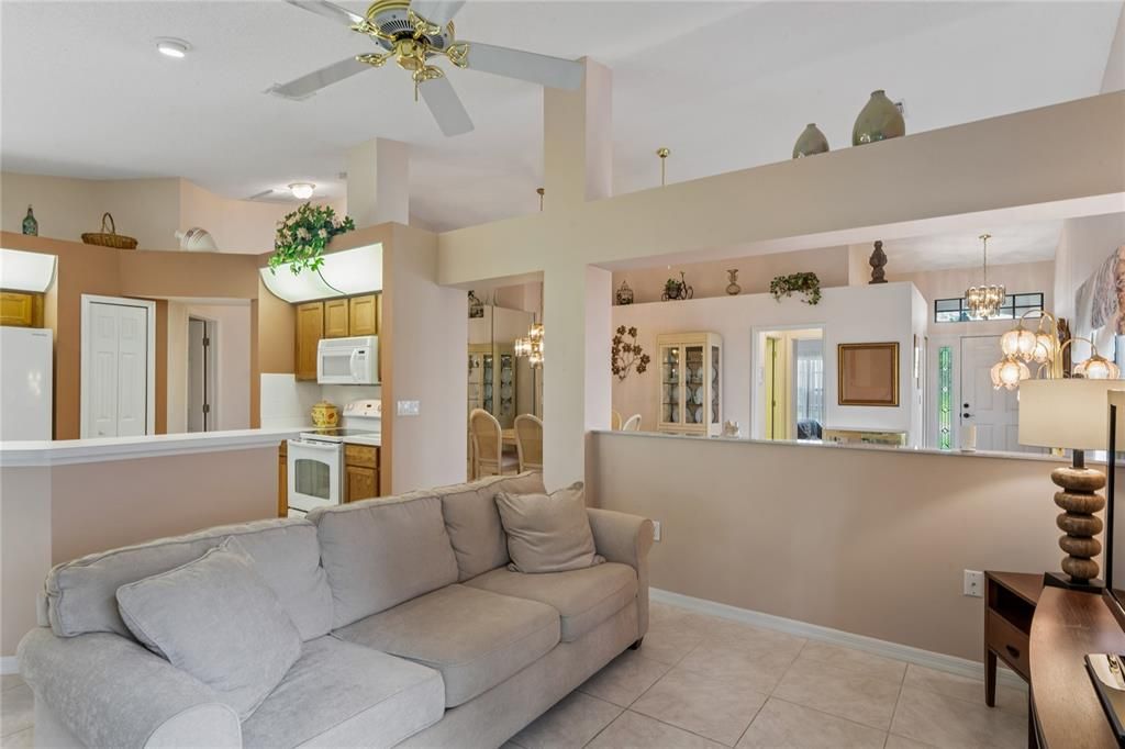 For Sale: $268,500 (2 beds, 2 baths, 1576 Square Feet)