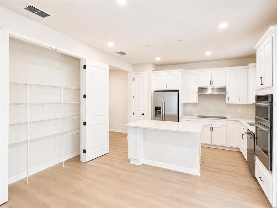 For Rent: $5,200 (5 beds, 3 baths, 2631 Square Feet)