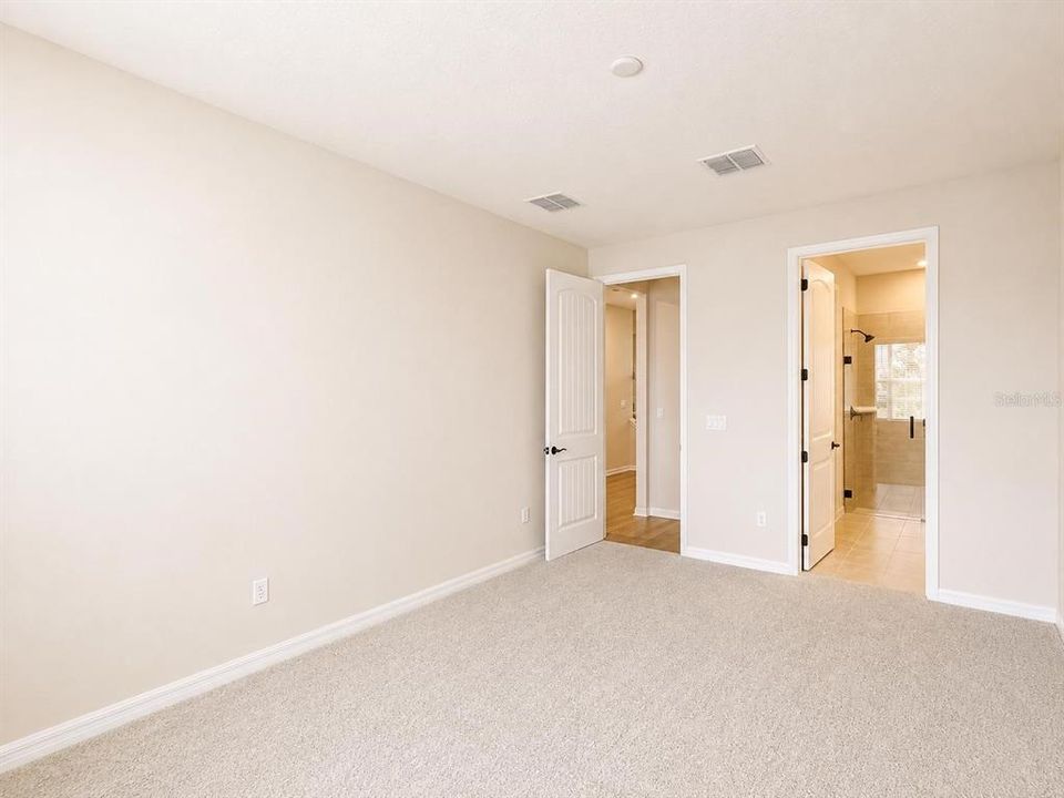 For Rent: $5,200 (5 beds, 3 baths, 2631 Square Feet)