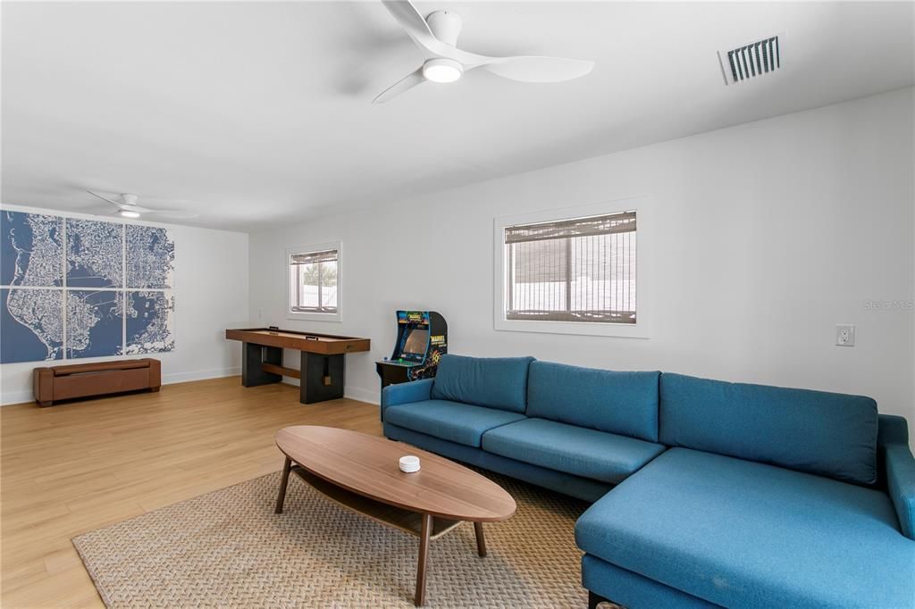 For Sale: $1,300,000 (3 beds, 2 baths, 1898 Square Feet)