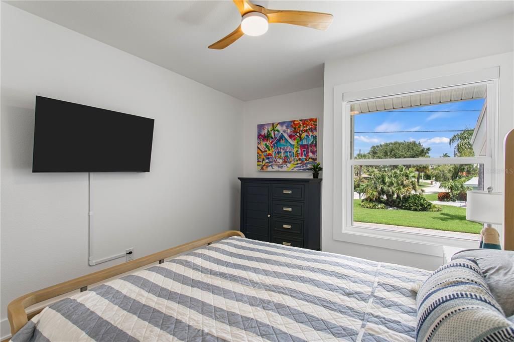 For Sale: $1,300,000 (3 beds, 2 baths, 1898 Square Feet)