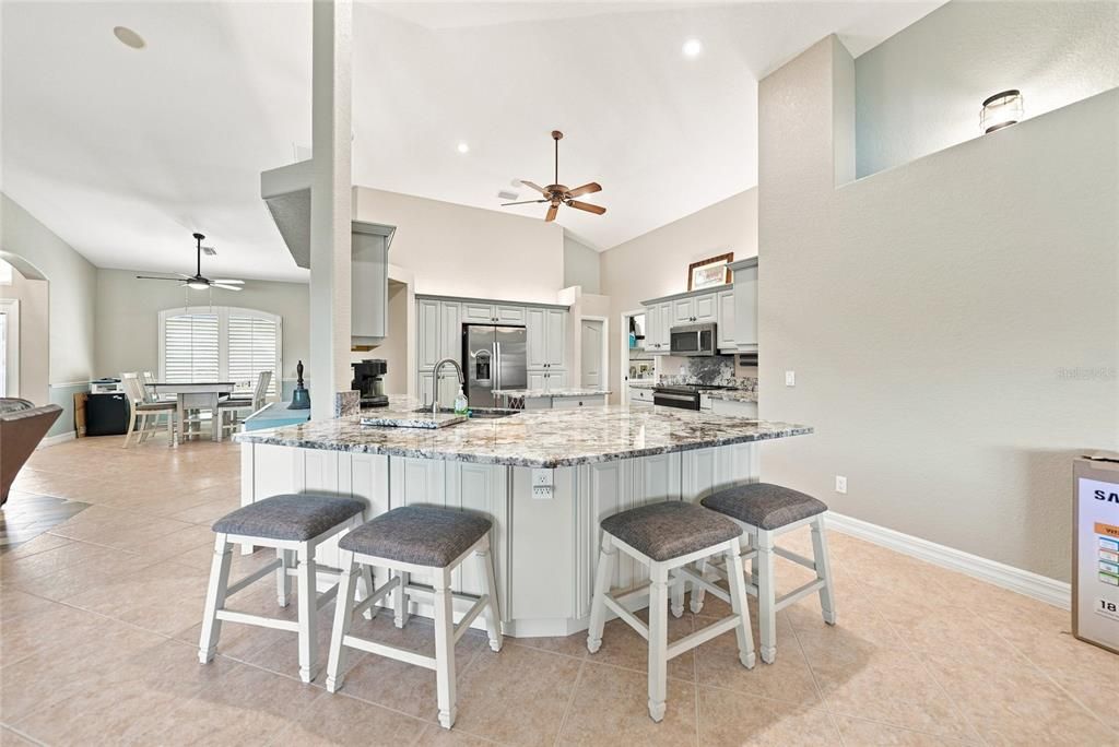 En Venta: $600,000 (3 camas, 2 baños, 2471 Pies cuadrados)