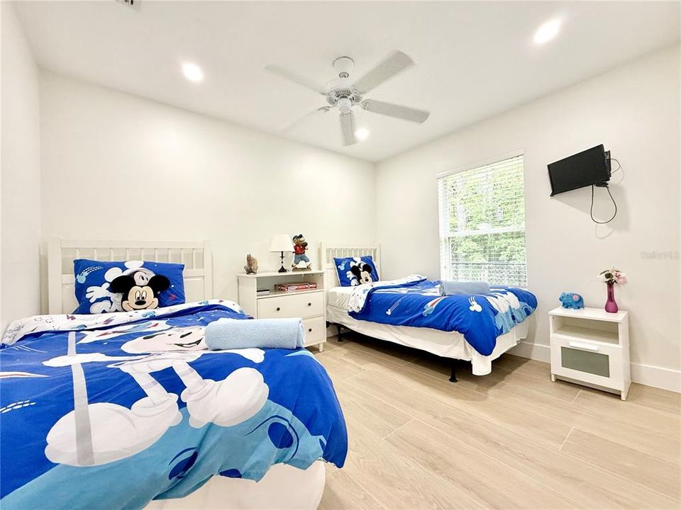 На продажу: $405,000 (4 спален, 3 ванн, 1673 Квадратных фут)