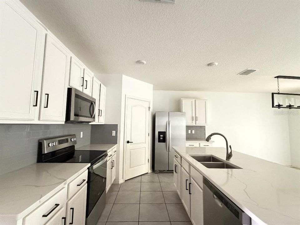 For Rent: $2,500 (4 beds, 2 baths, 1846 Square Feet)