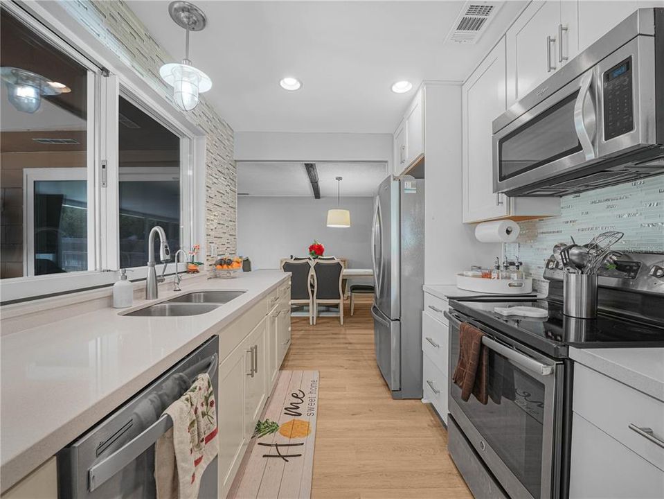 For Sale: $390,000 (4 beds, 2 baths, 1687 Square Feet)