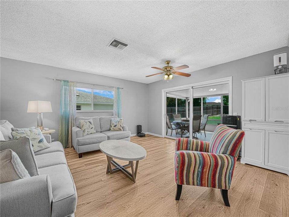 For Sale: $390,000 (4 beds, 2 baths, 1687 Square Feet)
