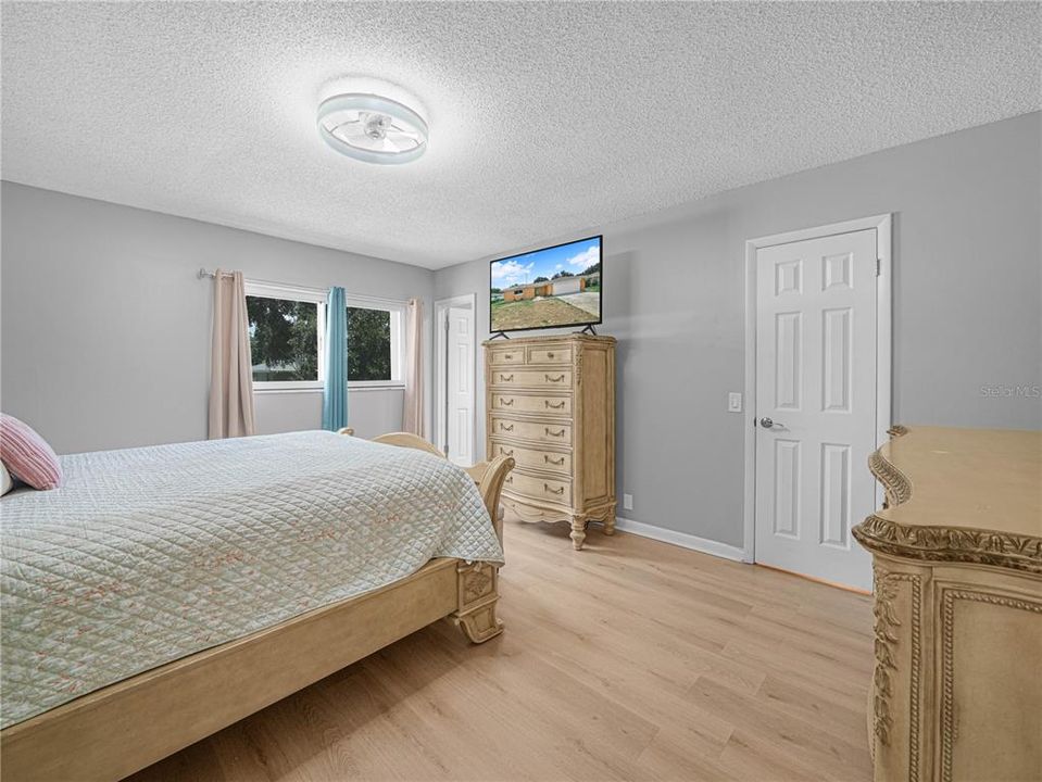 For Sale: $390,000 (4 beds, 2 baths, 1687 Square Feet)