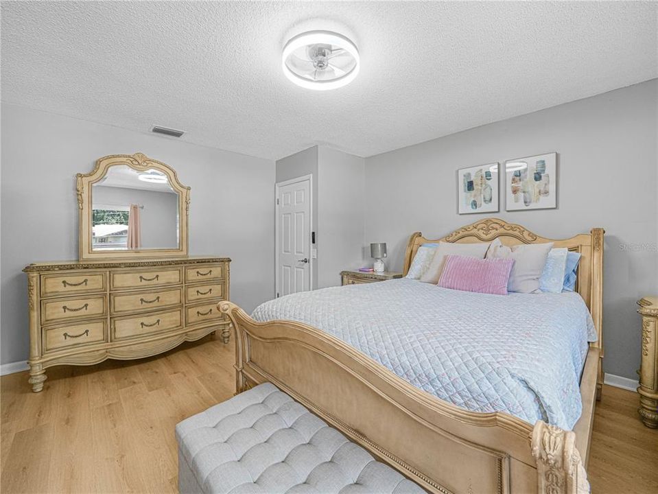 For Sale: $390,000 (4 beds, 2 baths, 1687 Square Feet)
