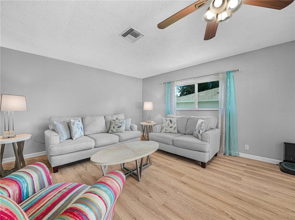 For Sale: $390,000 (4 beds, 2 baths, 1687 Square Feet)
