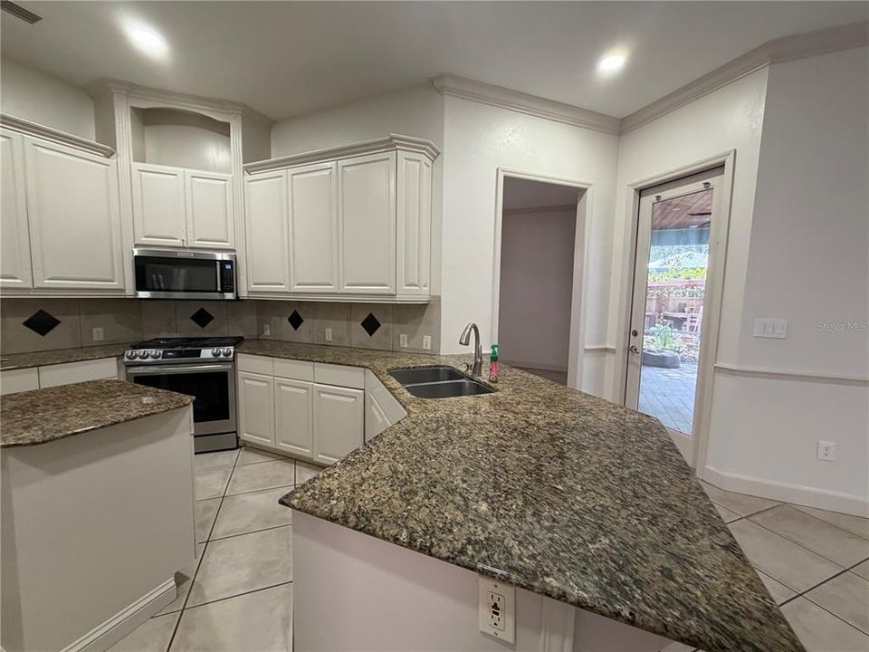 For Rent: $3,700 (4 beds, 3 baths, 2616 Square Feet)