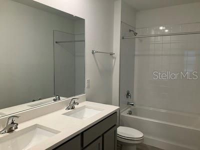 En Venta: $390,000 (5 camas, 3 baños, 2453 Pies cuadrados)