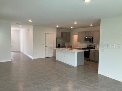 En Venta: $390,000 (5 camas, 3 baños, 2453 Pies cuadrados)