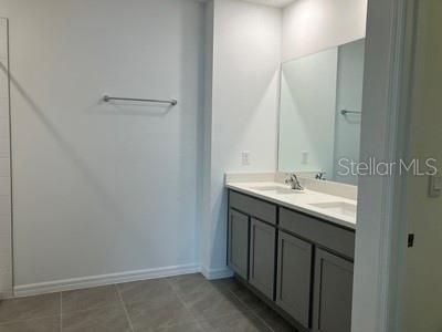 En Venta: $390,000 (5 camas, 3 baños, 2453 Pies cuadrados)