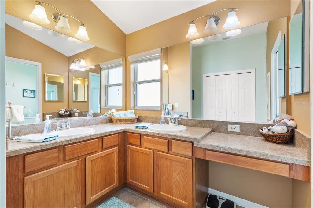 For Sale: $425,000 (3 beds, 2 baths, 1927 Square Feet)