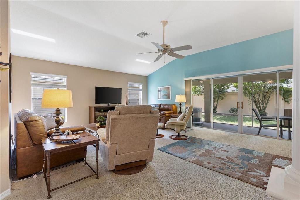 For Sale: $425,000 (3 beds, 2 baths, 1927 Square Feet)