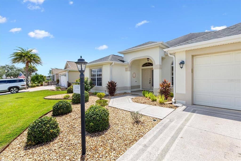 For Sale: $425,000 (3 beds, 2 baths, 1927 Square Feet)
