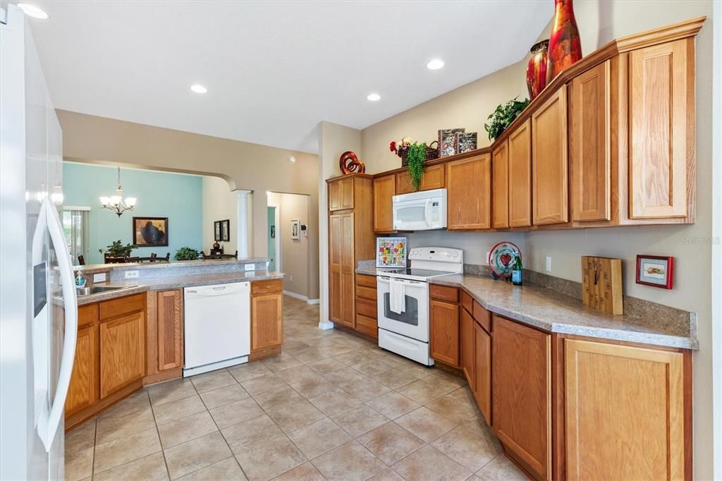 For Sale: $425,000 (3 beds, 2 baths, 1927 Square Feet)