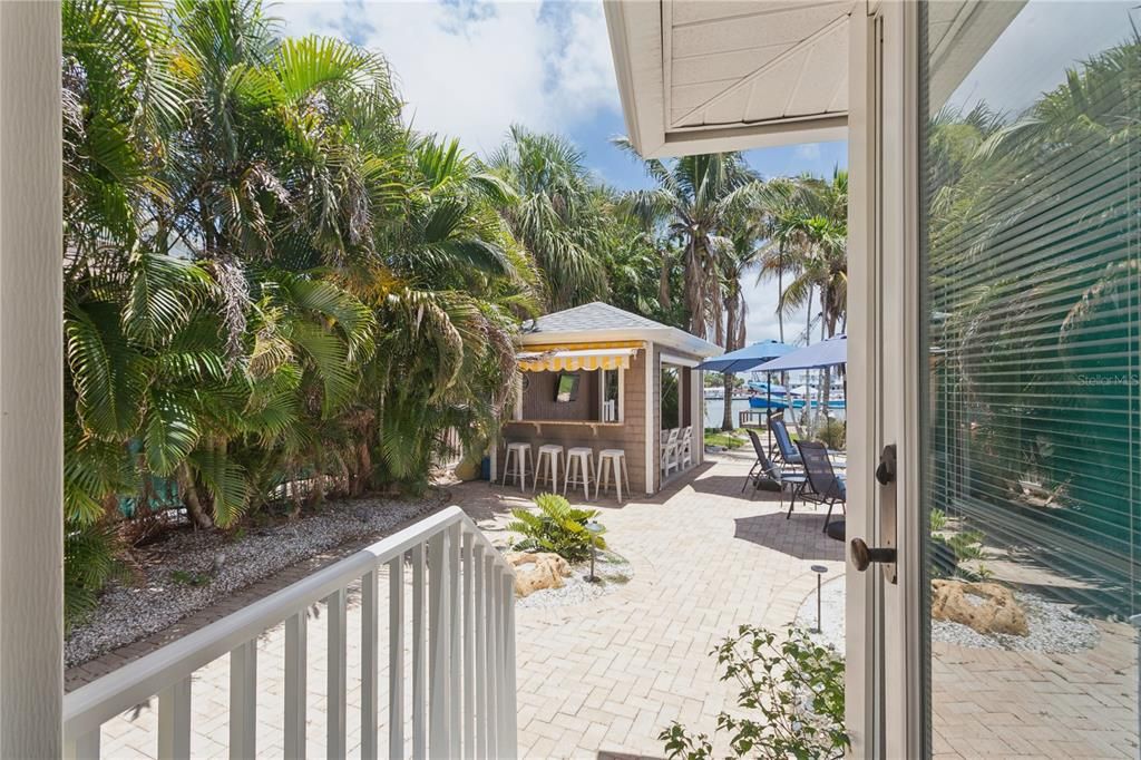 For Sale: $1,995,000 (3 beds, 2 baths, 1377 Square Feet)
