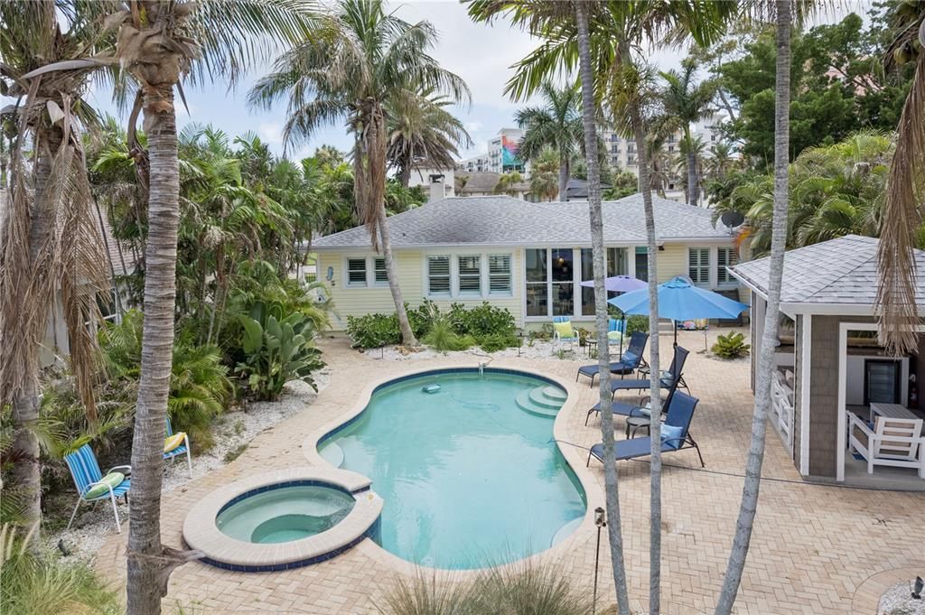 For Sale: $1,995,000 (3 beds, 2 baths, 1377 Square Feet)