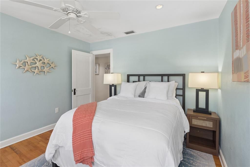 For Sale: $1,995,000 (3 beds, 2 baths, 1377 Square Feet)