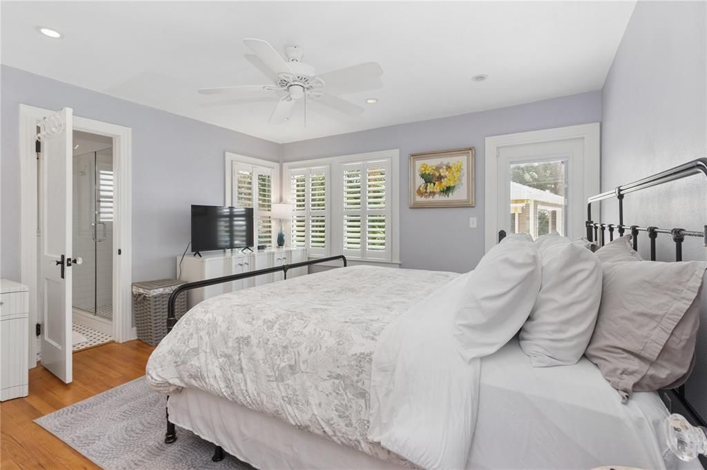 For Sale: $1,995,000 (3 beds, 2 baths, 1377 Square Feet)