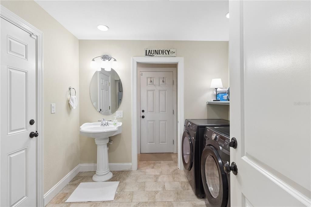 For Sale: $1,995,000 (3 beds, 2 baths, 1377 Square Feet)