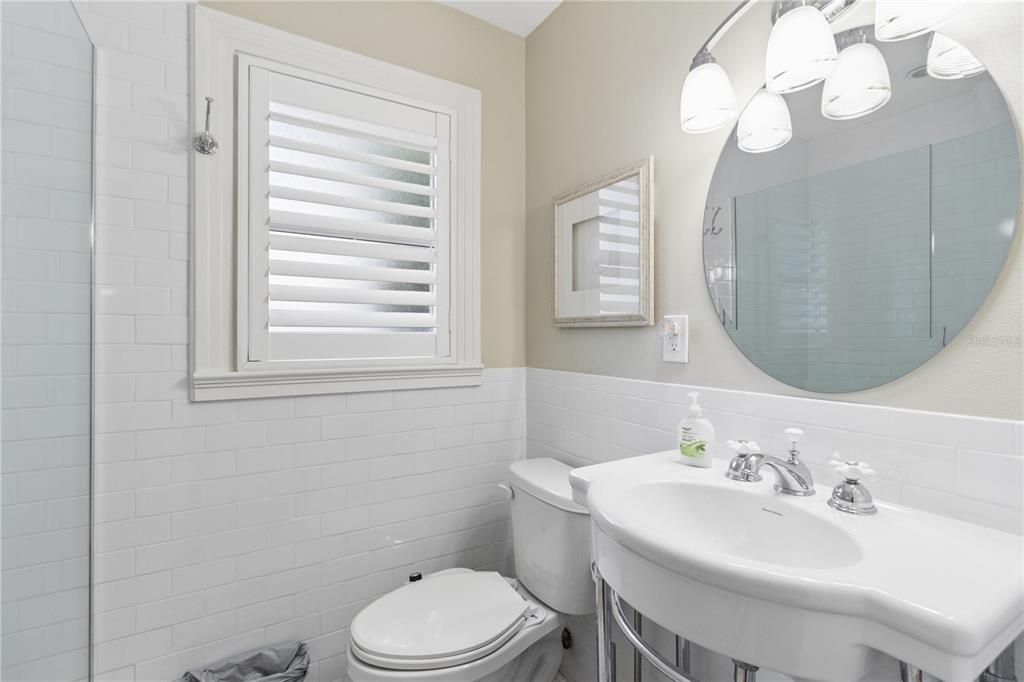 For Sale: $1,995,000 (3 beds, 2 baths, 1377 Square Feet)