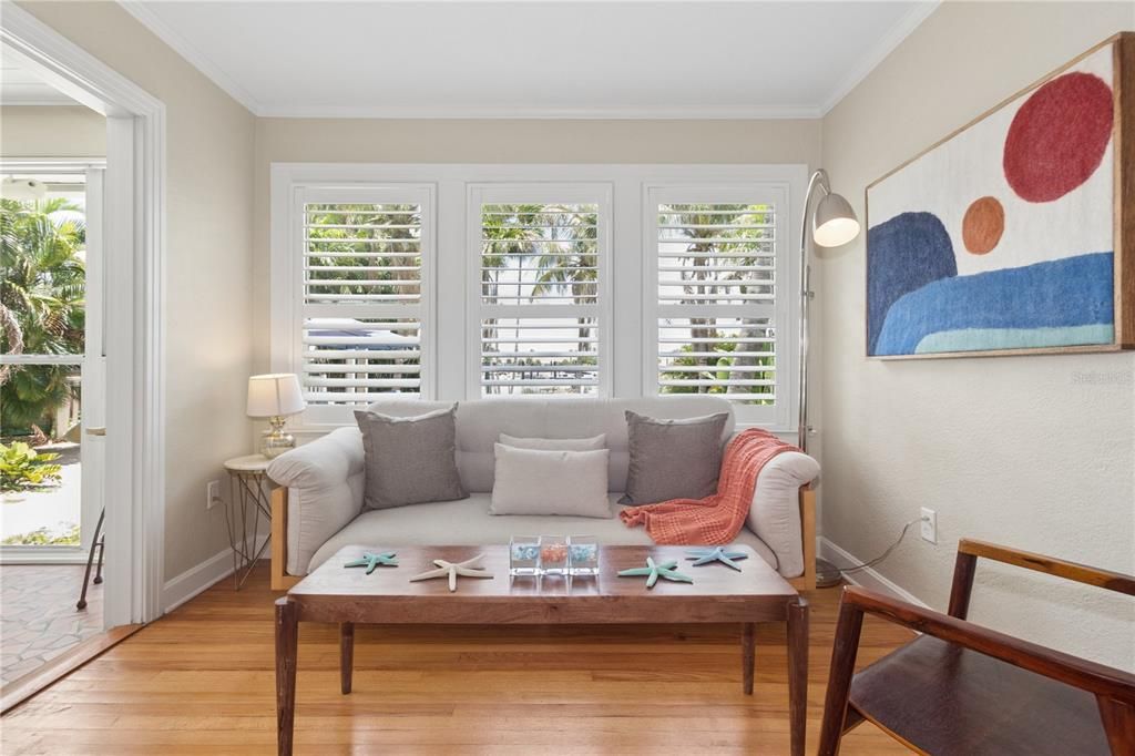 For Sale: $1,995,000 (3 beds, 2 baths, 1377 Square Feet)