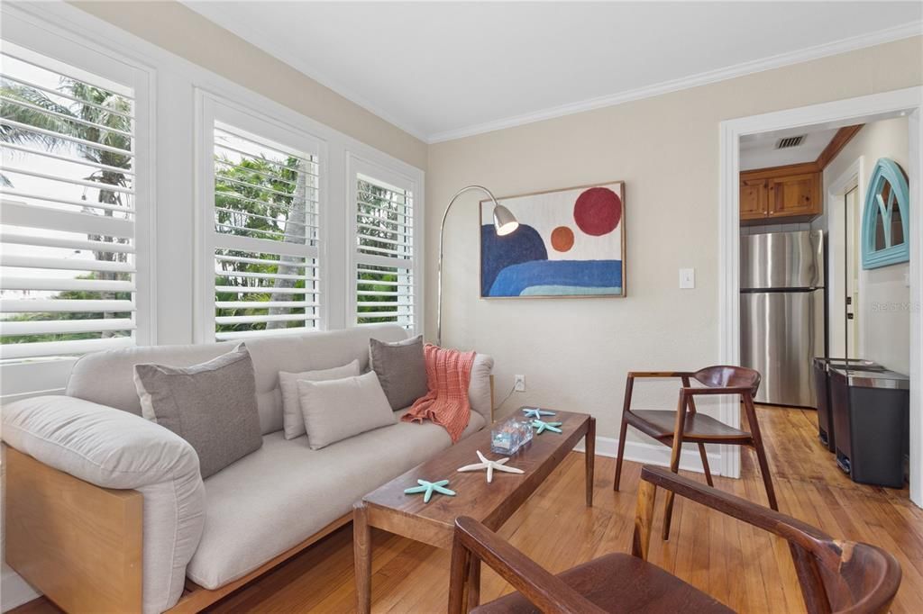 For Sale: $1,995,000 (3 beds, 2 baths, 1377 Square Feet)