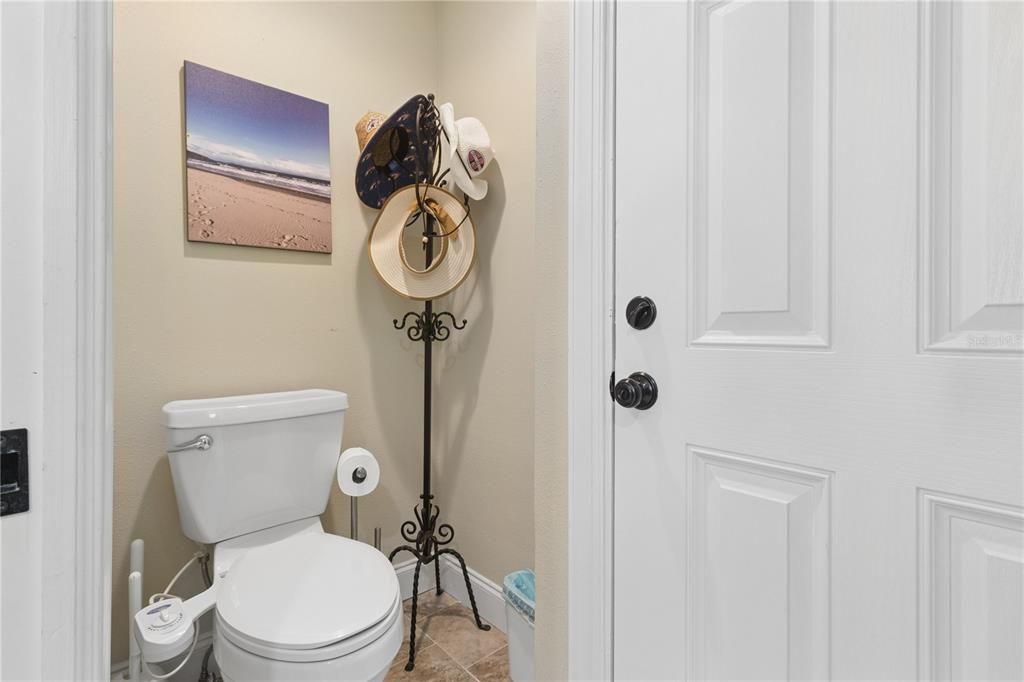 For Sale: $1,995,000 (3 beds, 2 baths, 1377 Square Feet)
