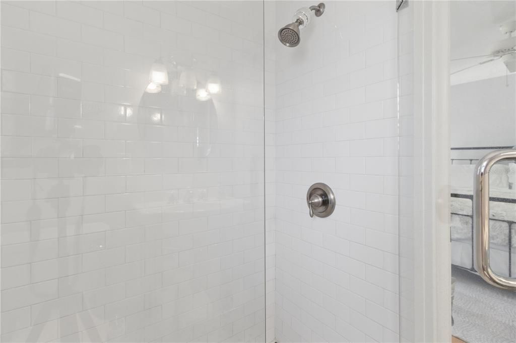 For Sale: $1,995,000 (3 beds, 2 baths, 1377 Square Feet)