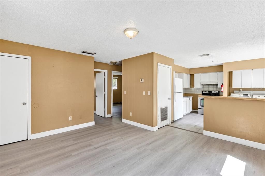 For Rent: $1,285 (2 beds, 1 baths, 795 Square Feet)