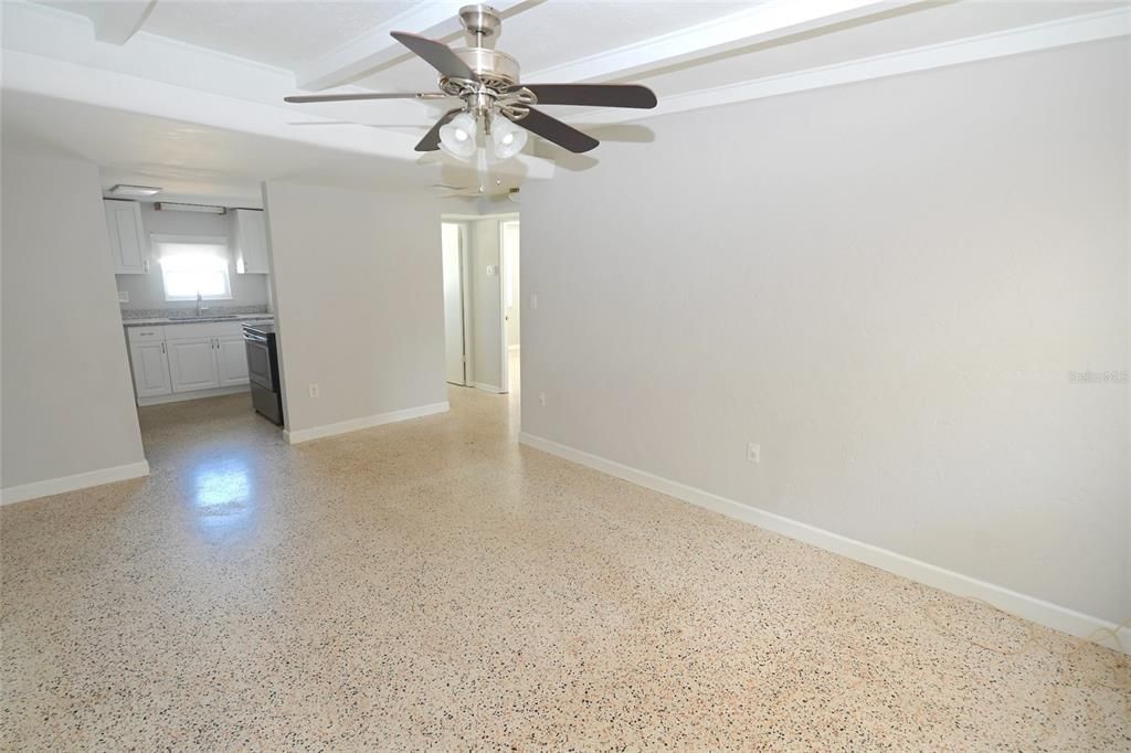 В аренду: $1,895 (2 спален, 1 ванн, 800 Квадратных фут)